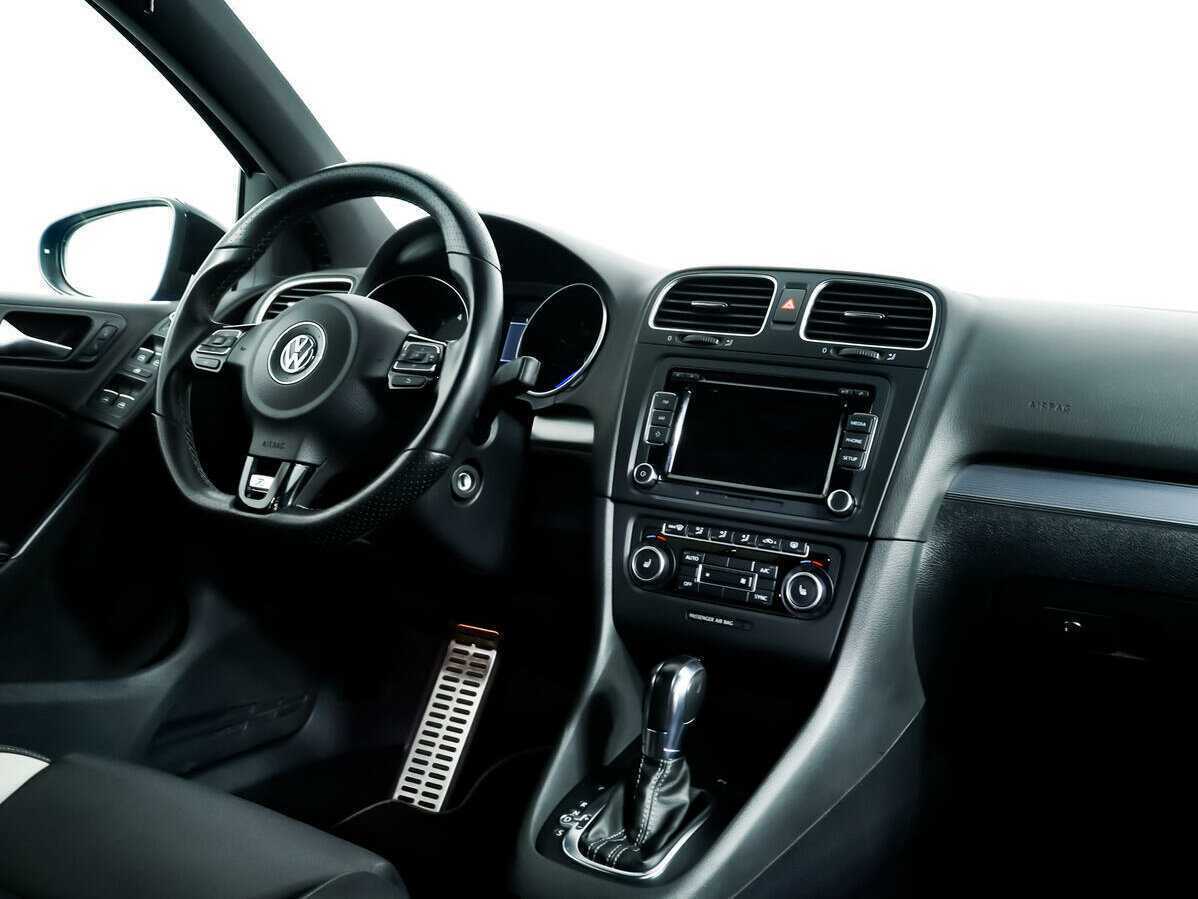 Volkswagen Golf R с пробегом — 2012 год. Фото: #8