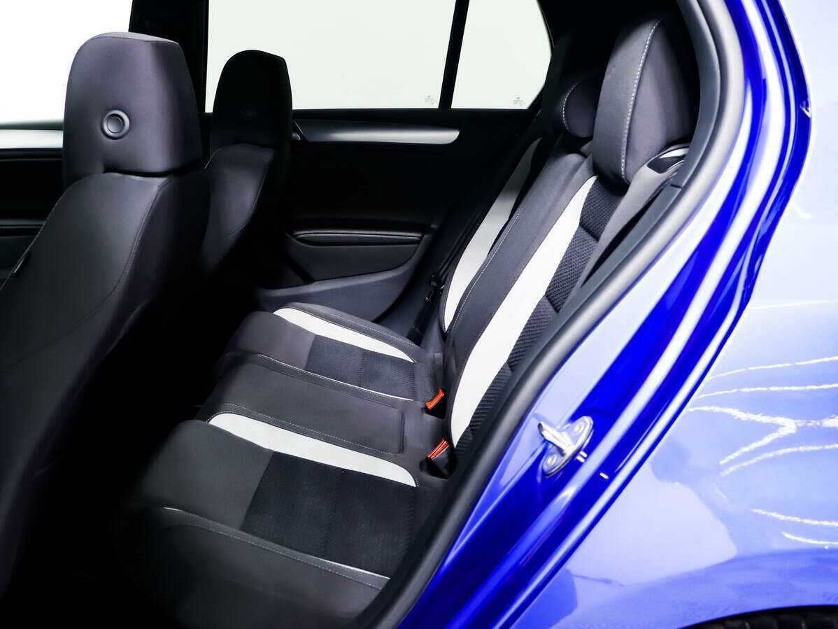 Volkswagen Golf R с пробегом — 2012 год. Фото: #11