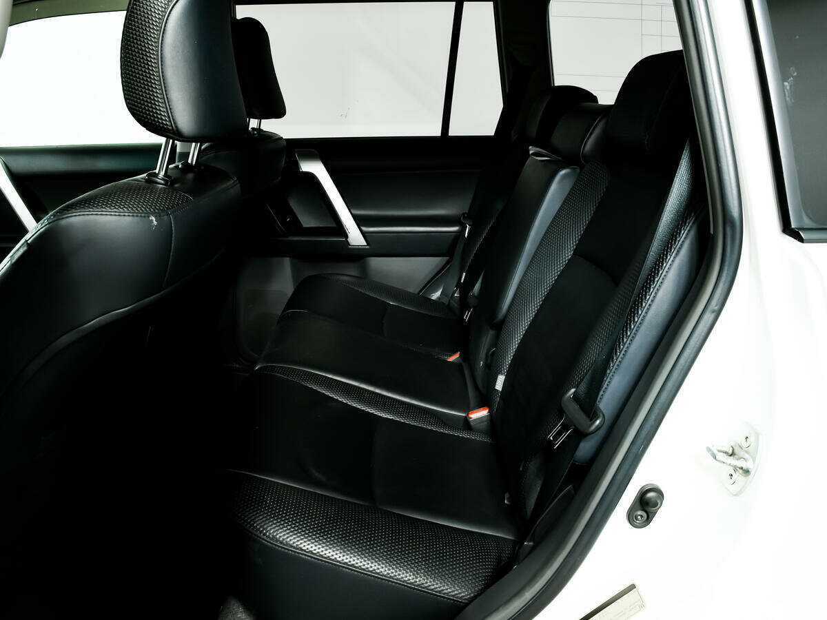 Toyota Land Cruiser Prado с пробегом — 2011 год. Фото: #11