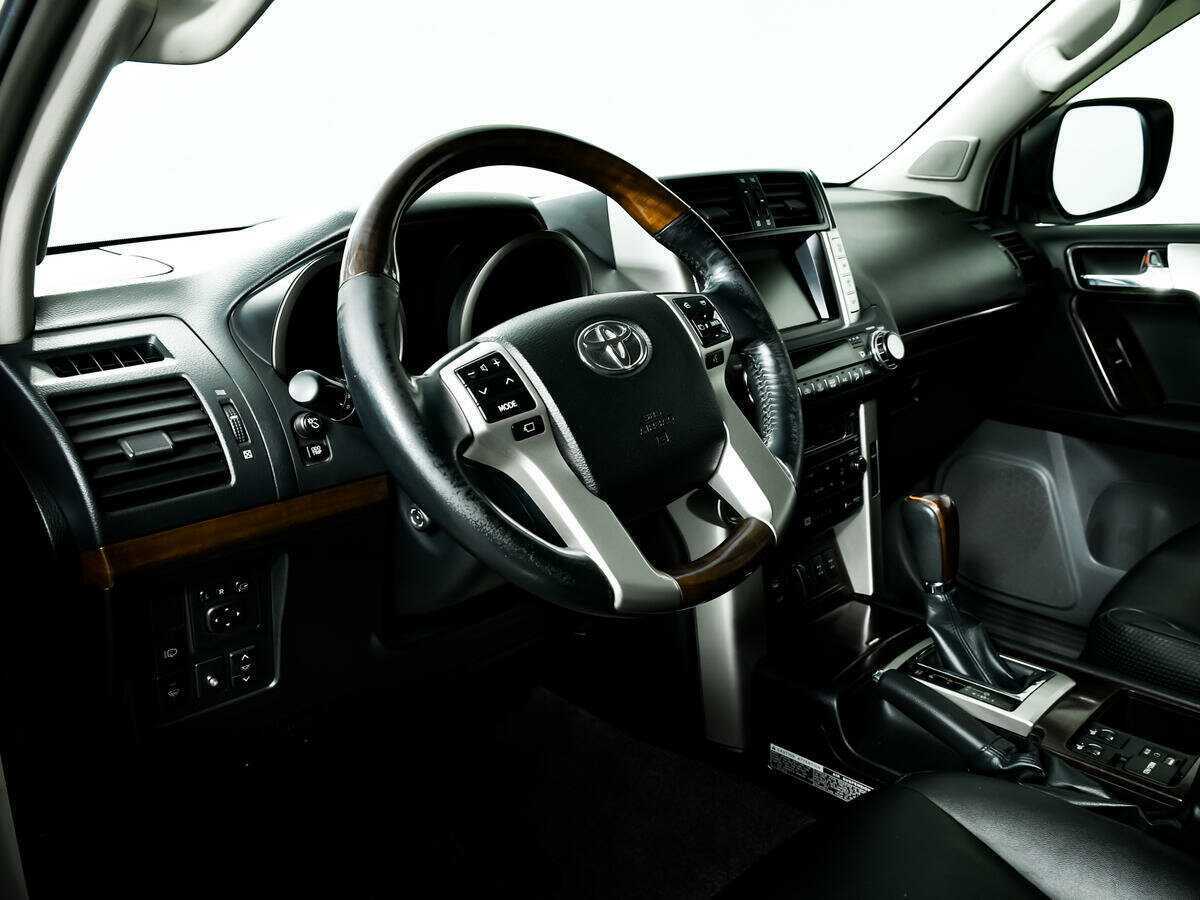 Toyota Land Cruiser Prado с пробегом — 2011 год. Фото: #12