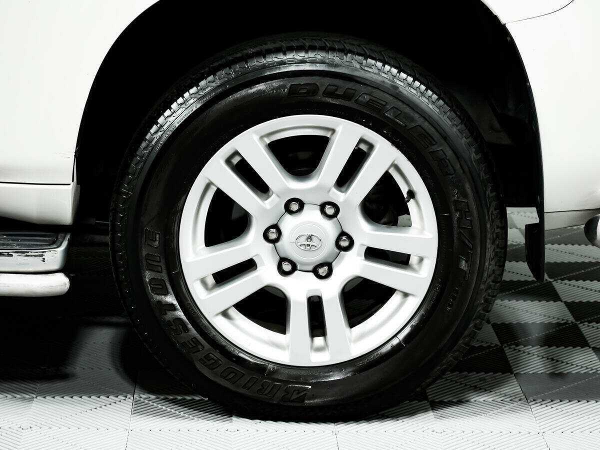 Toyota Land Cruiser Prado с пробегом — 2011 год. Фото: #13