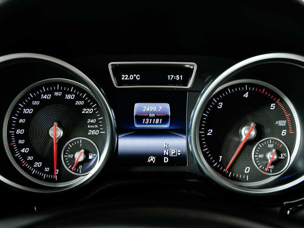 Mercedes-Benz GLE с пробегом — 2015 год. Фото: #9