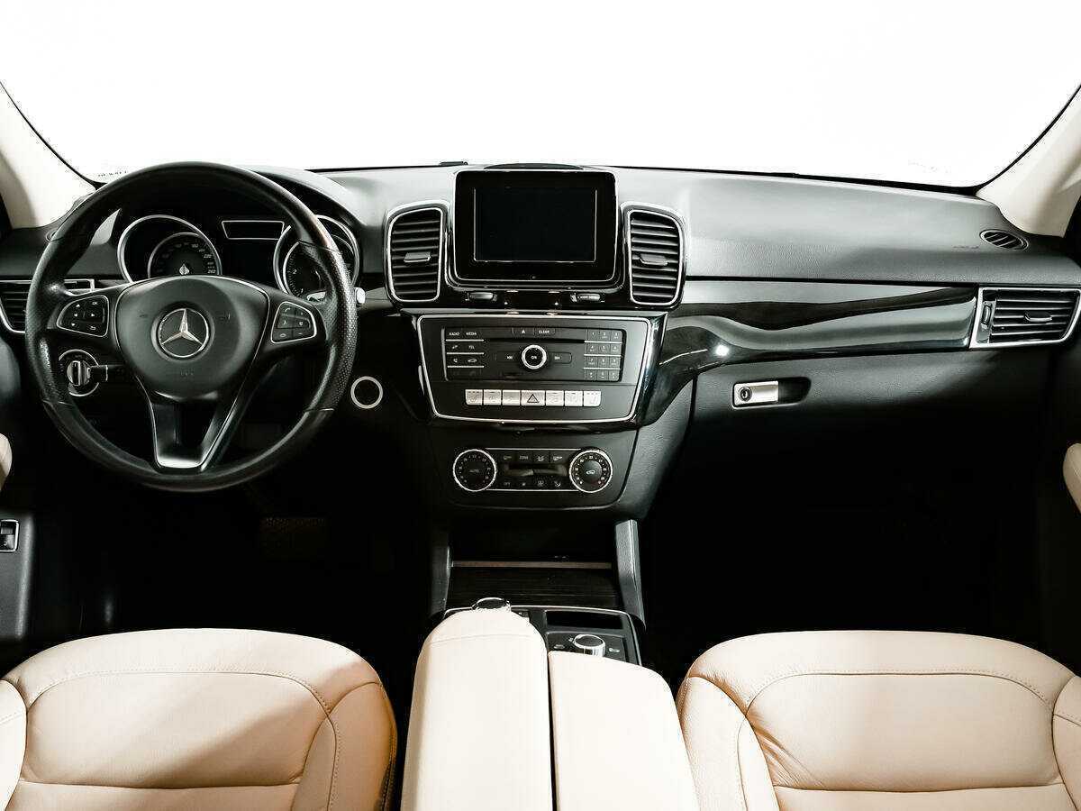 Mercedes-Benz GLE с пробегом — 2015 год. Фото: #10