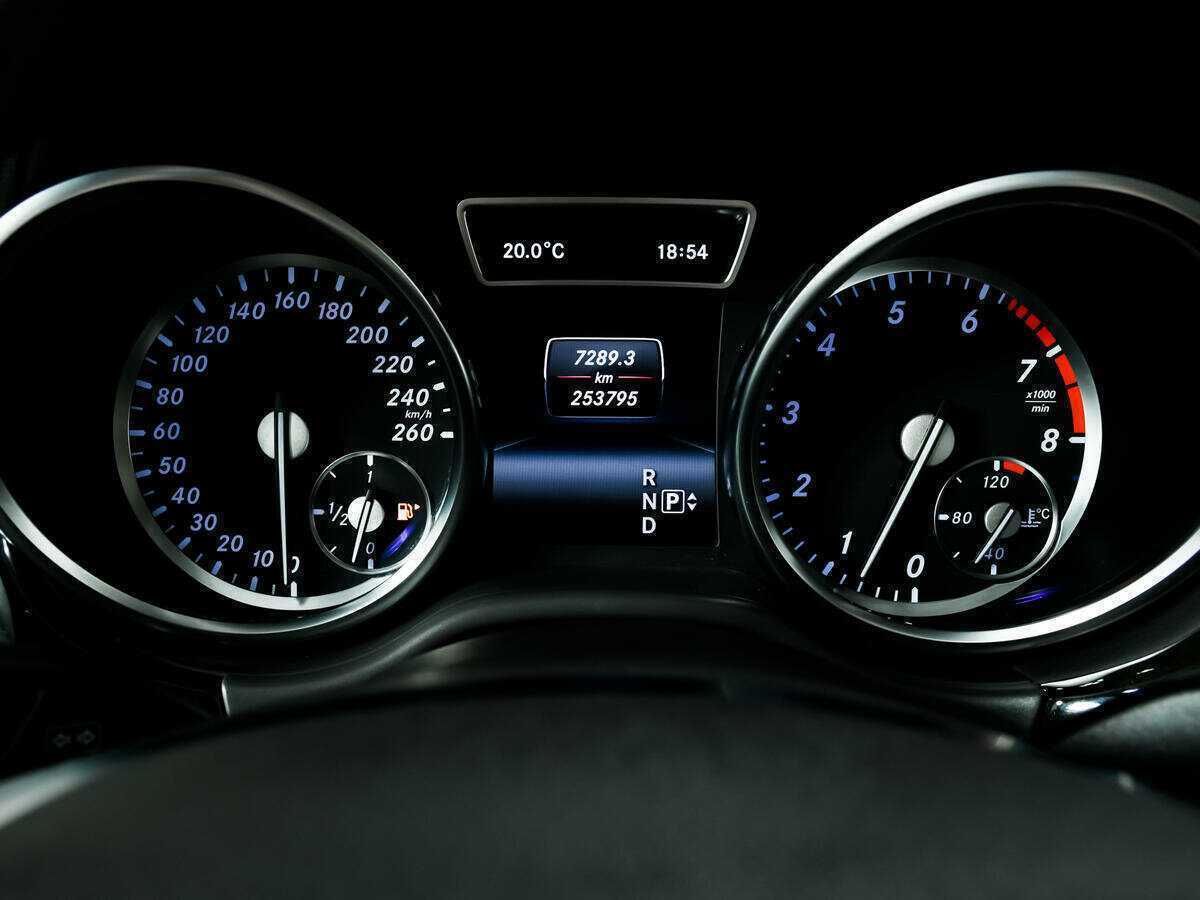 Mercedes-Benz GL-Класс с пробегом — 2014 год. Фото: #9