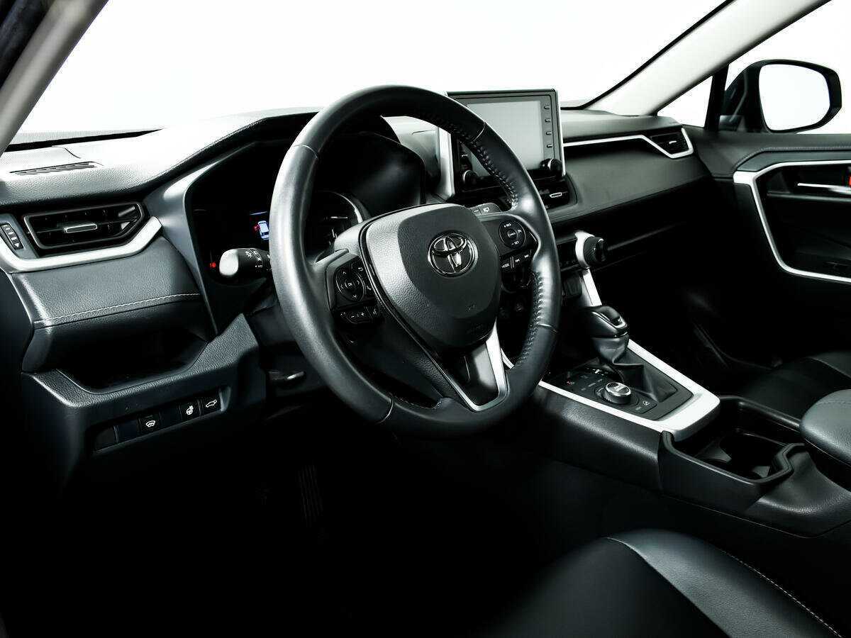 Toyota RAV4 с пробегом — 2021 год. Фото: #12