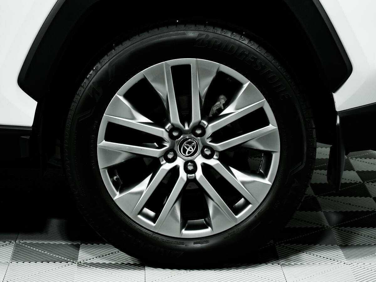 Toyota RAV4 с пробегом — 2021 год. Фото: #13