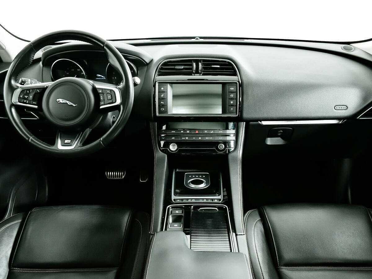 Jaguar F-Pace с пробегом — 2016 год. Фото: #10