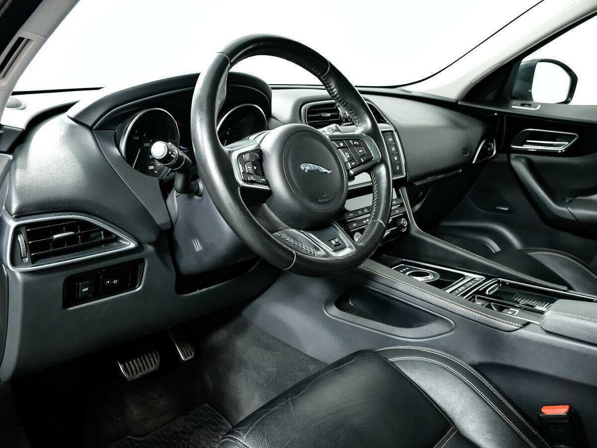 Jaguar F-Pace с пробегом — 2016 год. Фото: #12