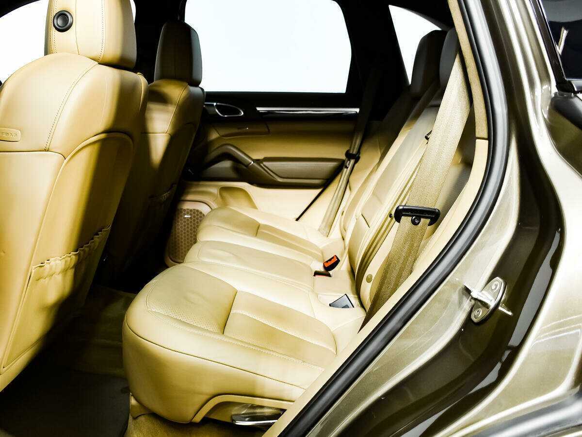 Porsche Cayenne с пробегом — 2012 год. Фото: #9