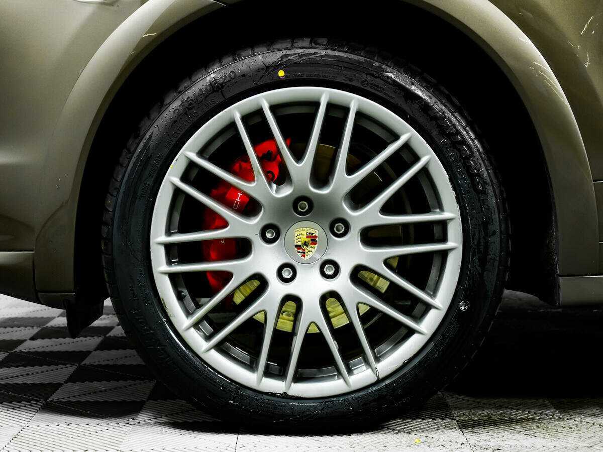 Porsche Cayenne с пробегом — 2012 год. Фото: #11