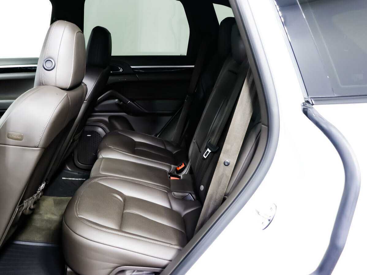 Porsche Cayenne с пробегом — 2016 год. Фото: #9