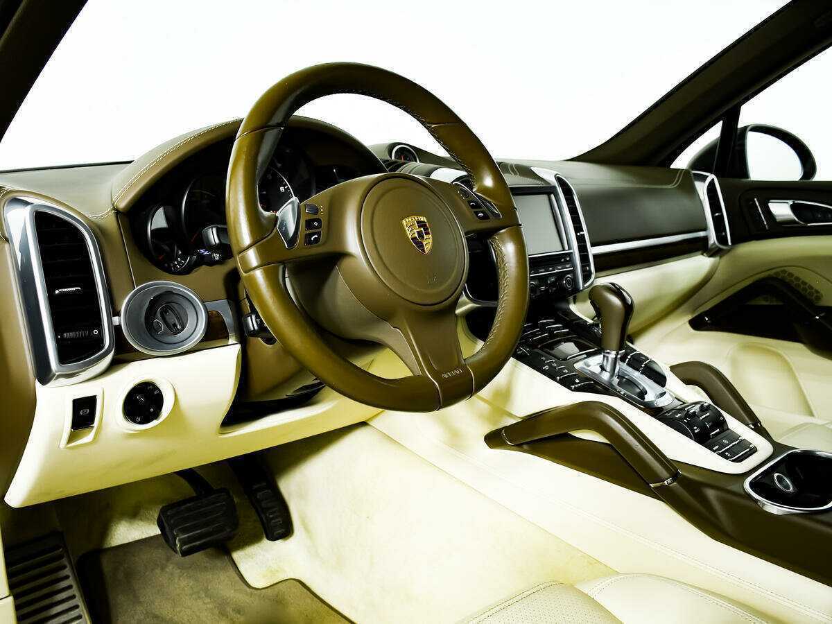 Porsche Cayenne с пробегом — 2013 год. Фото: #12