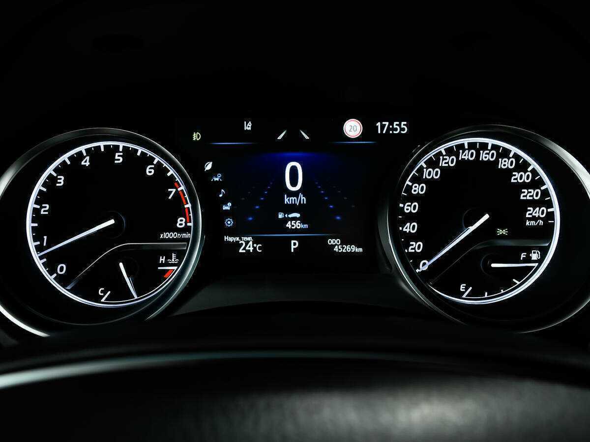 Toyota Camry с пробегом — 2021 год. Фото: #9