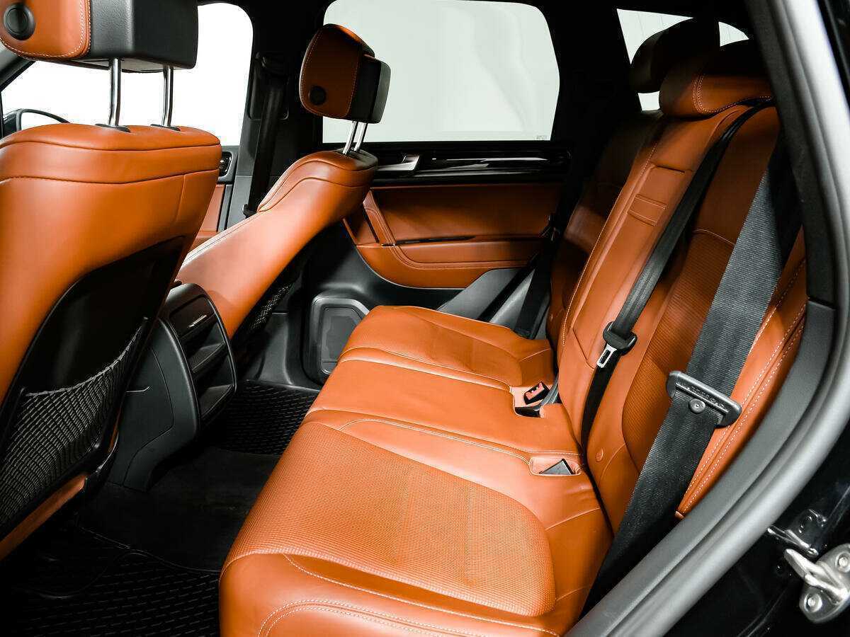 Volkswagen Touareg с пробегом — 2014 год. Фото: #11