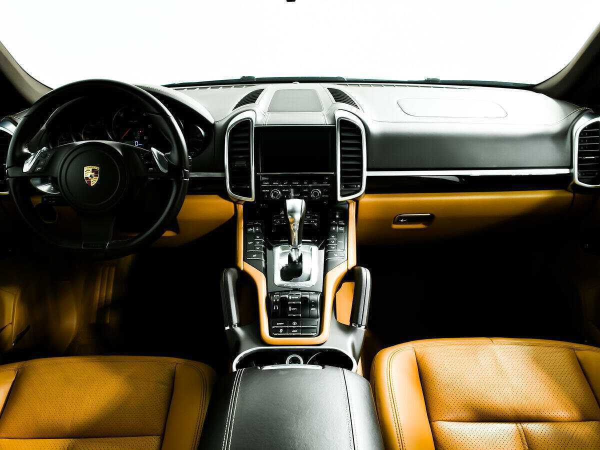 Porsche Cayenne с пробегом — 2012 год. Фото: #10