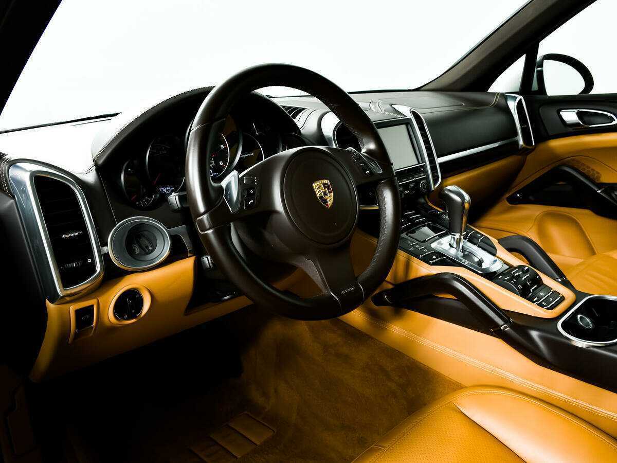 Porsche Cayenne с пробегом — 2012 год. Фото: #12