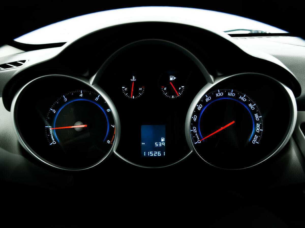 Chevrolet Cruze с пробегом — 2011 год. Фото: #9