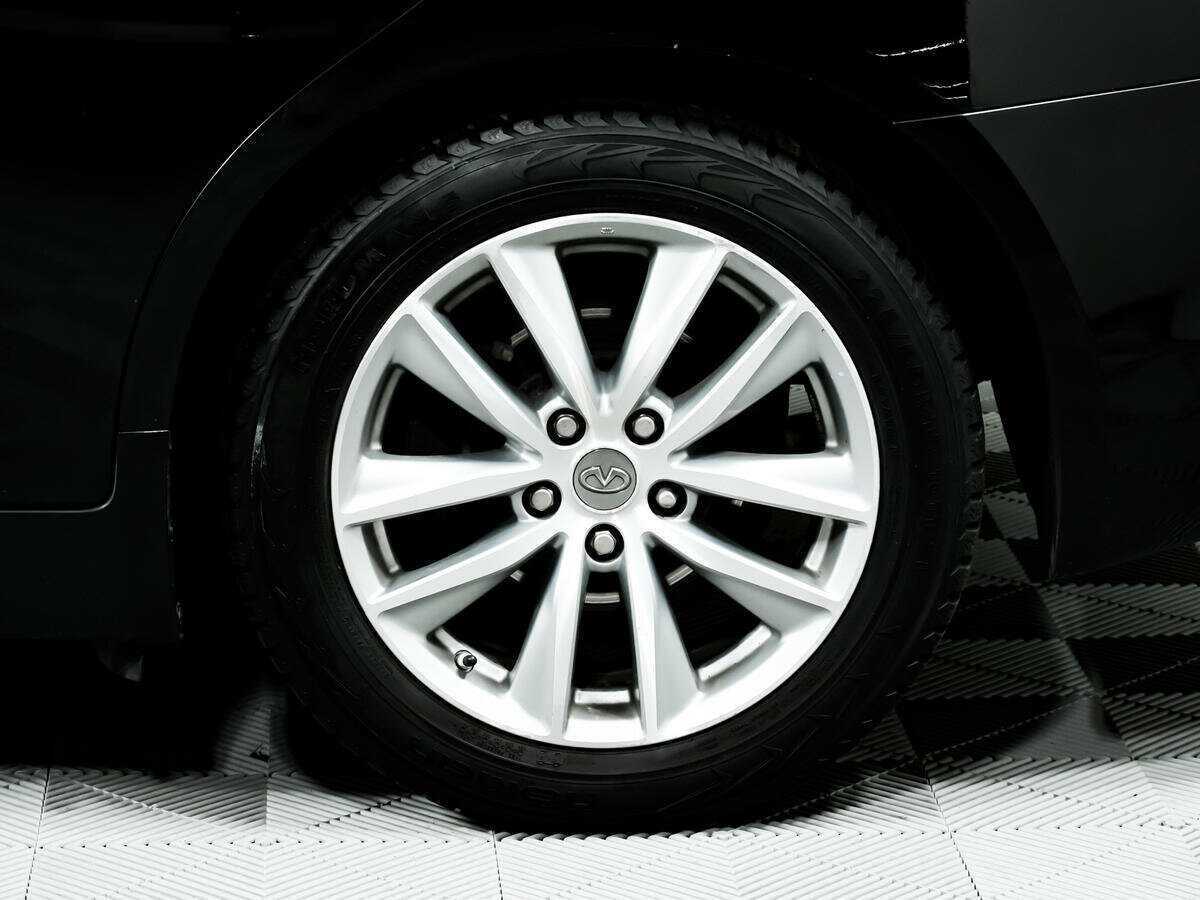 Infiniti Q50 с пробегом — 2015 год. Фото: #13