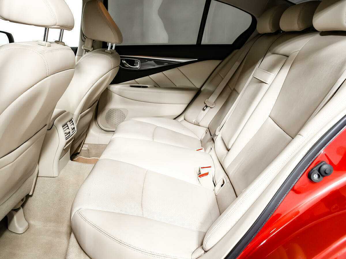 Infiniti Q50 с пробегом — 2015 год. Фото: #10