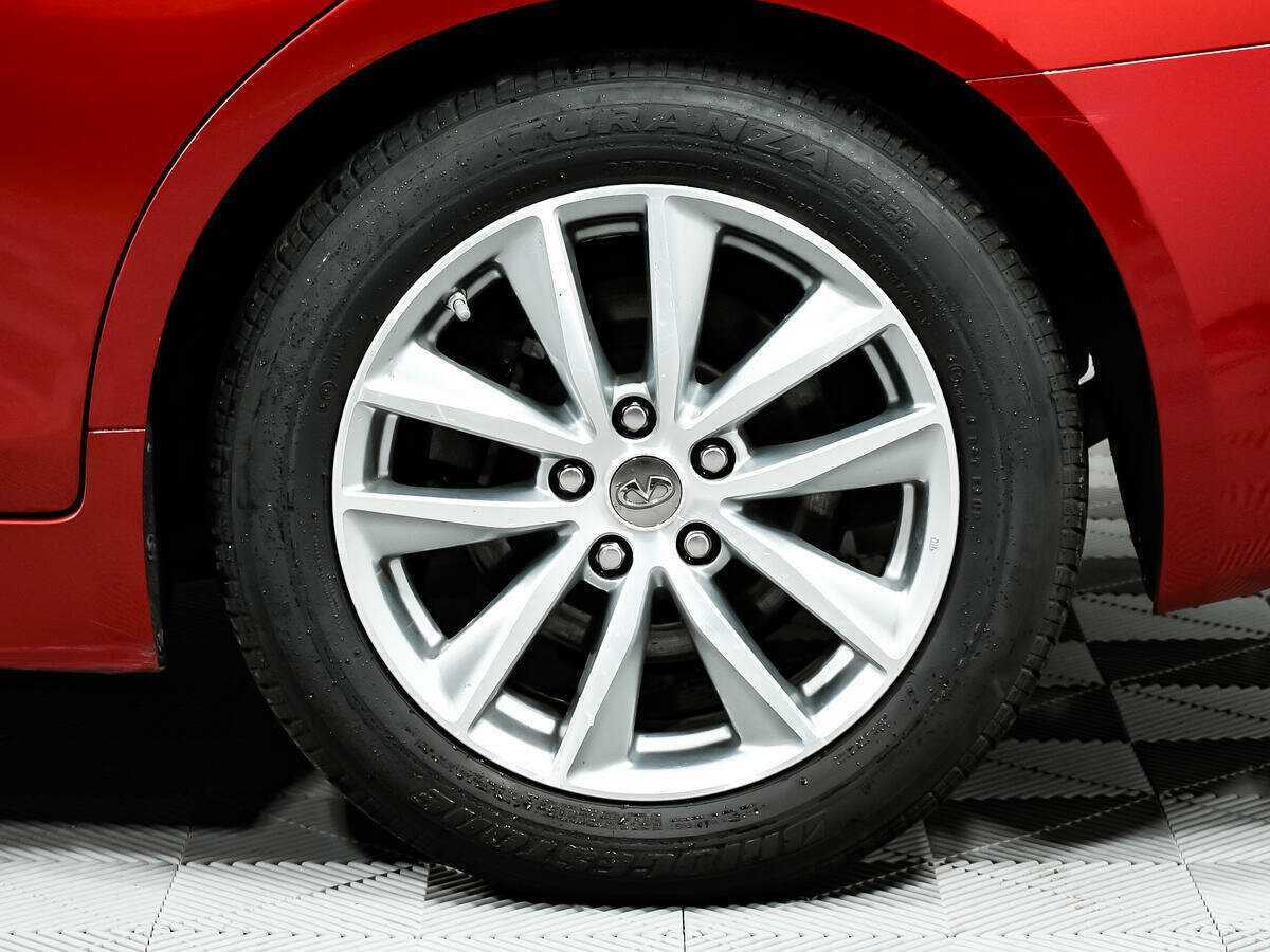 Infiniti Q50 с пробегом — 2015 год. Фото: #12