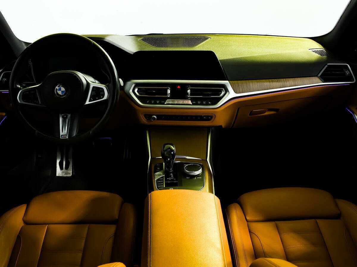 BMW 3 серии с пробегом — 2019 год. Фото: #10