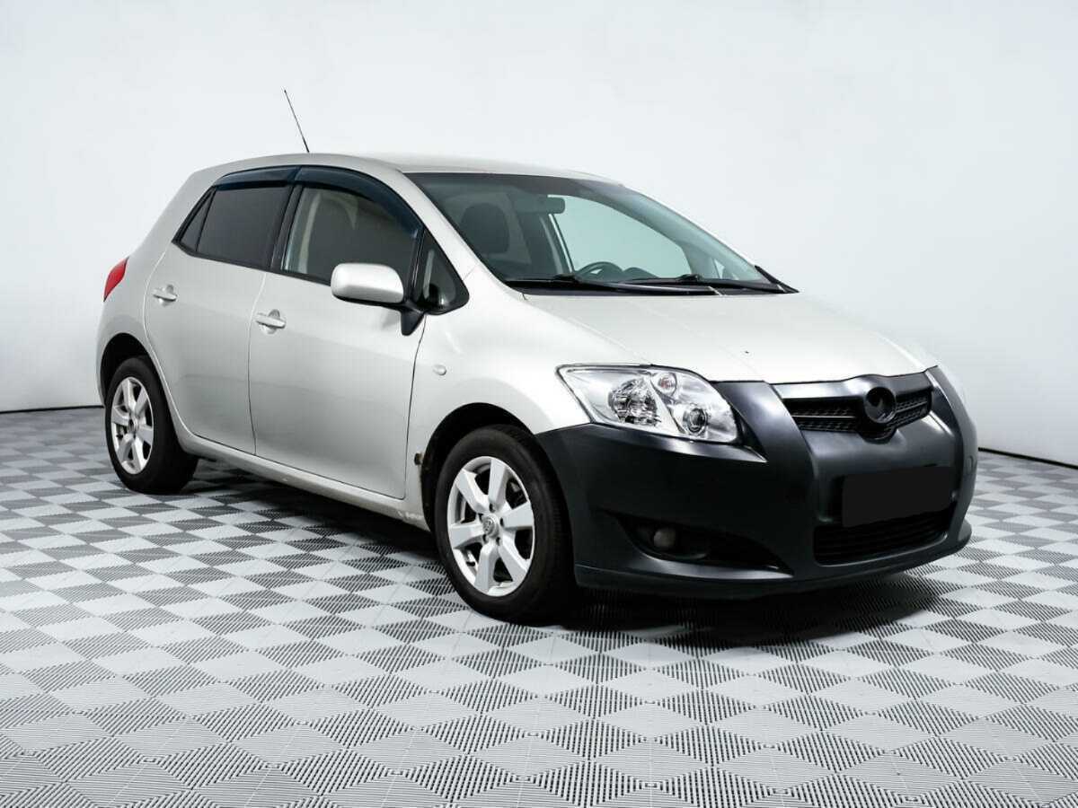 Toyota Auris с пробегом — 2008 год. Фото: #2