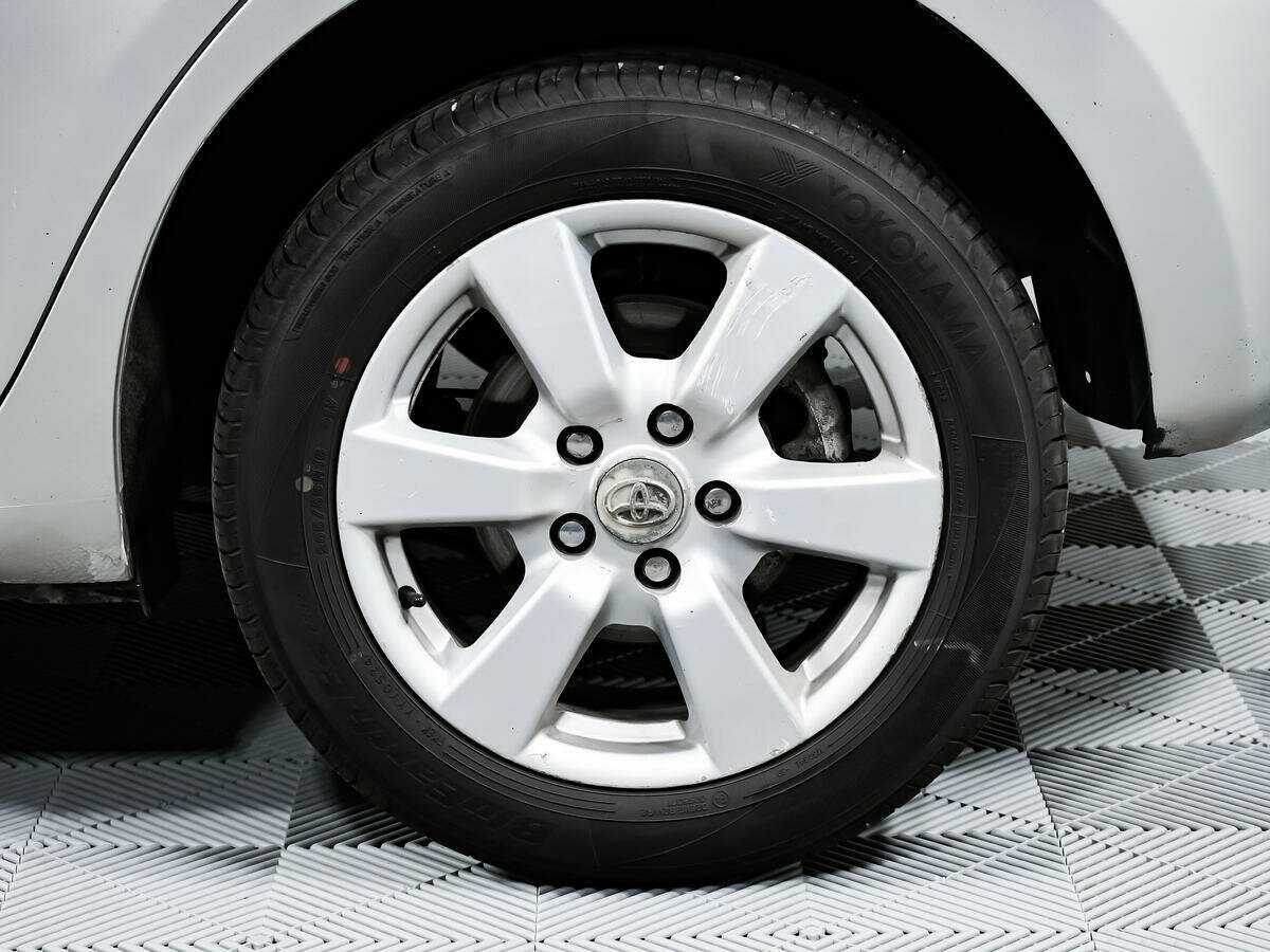 Toyota Auris с пробегом — 2008 год. Фото: #12