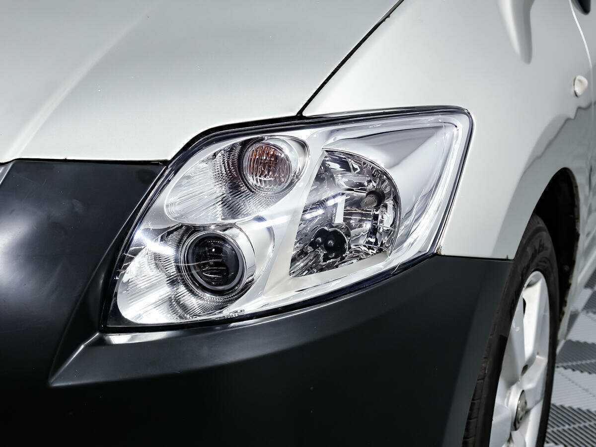 Toyota Auris с пробегом — 2008 год. Фото: #13