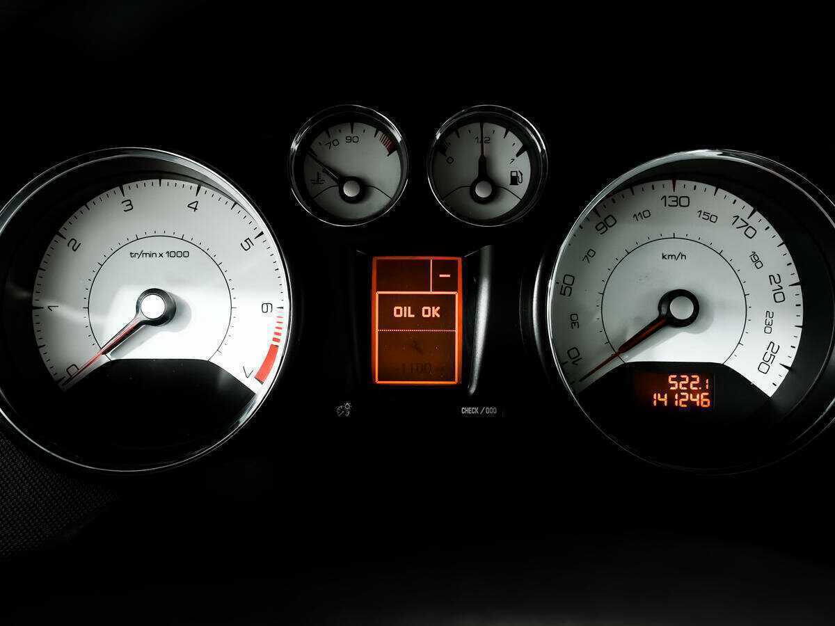 Peugeot 308 с пробегом — 2010 год. Фото: #9