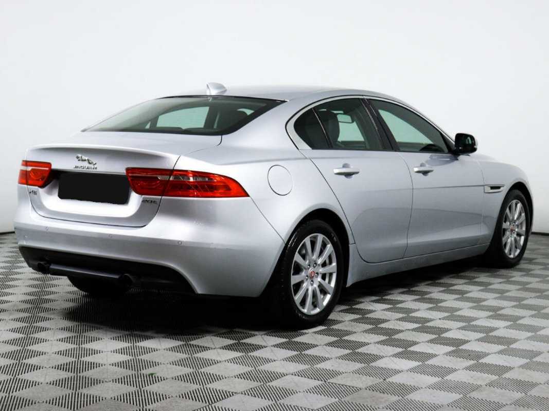 Jaguar XE с пробегом — 2018 год. Фото: #4