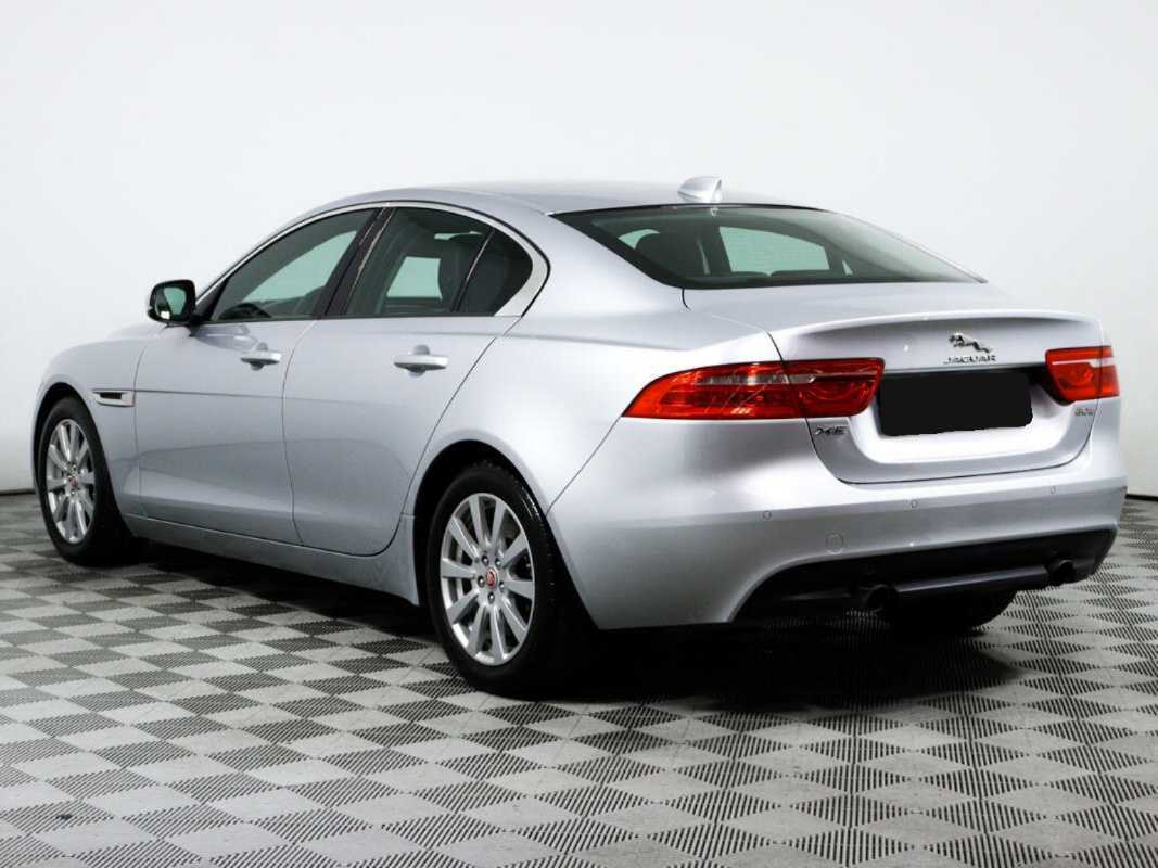 Jaguar XE с пробегом — 2018 год. Фото: #6
