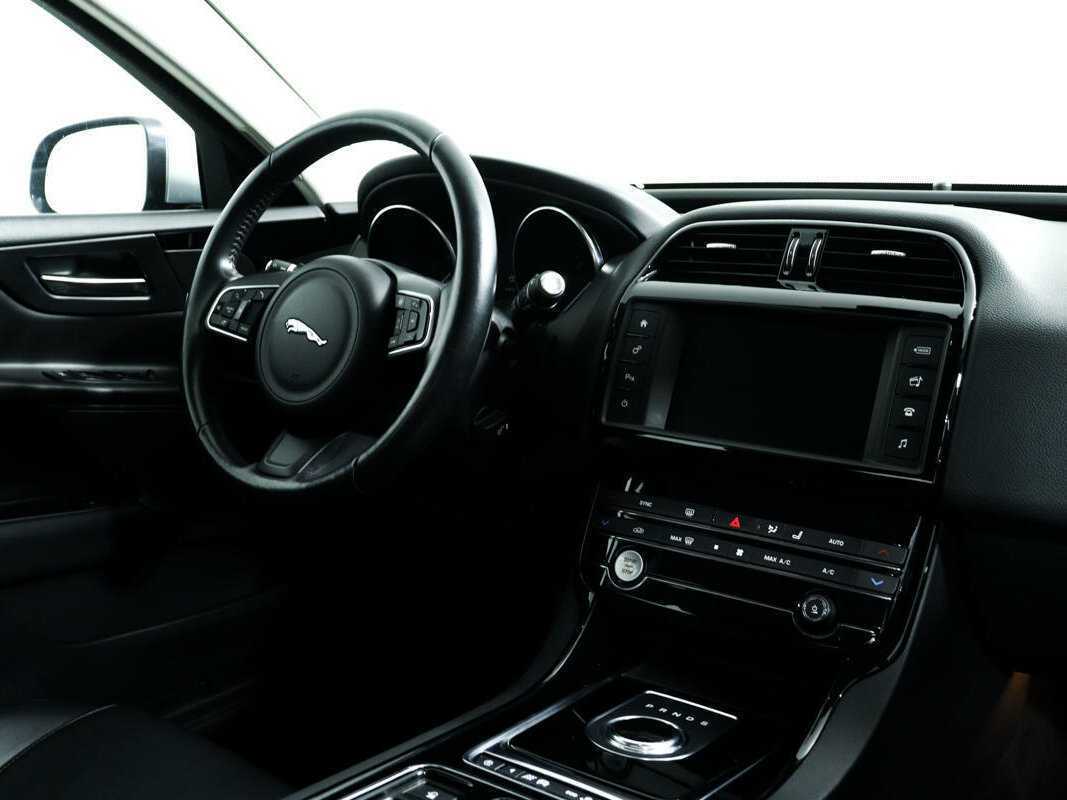 Jaguar XE с пробегом — 2018 год. Фото: #8