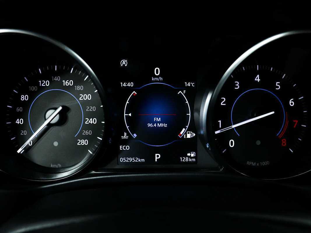 Jaguar XE с пробегом — 2018 год. Фото: #9