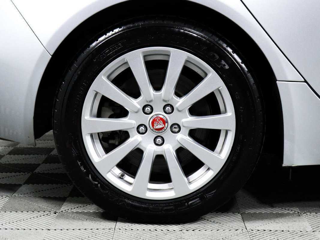 Jaguar XE с пробегом — 2018 год. Фото: #13