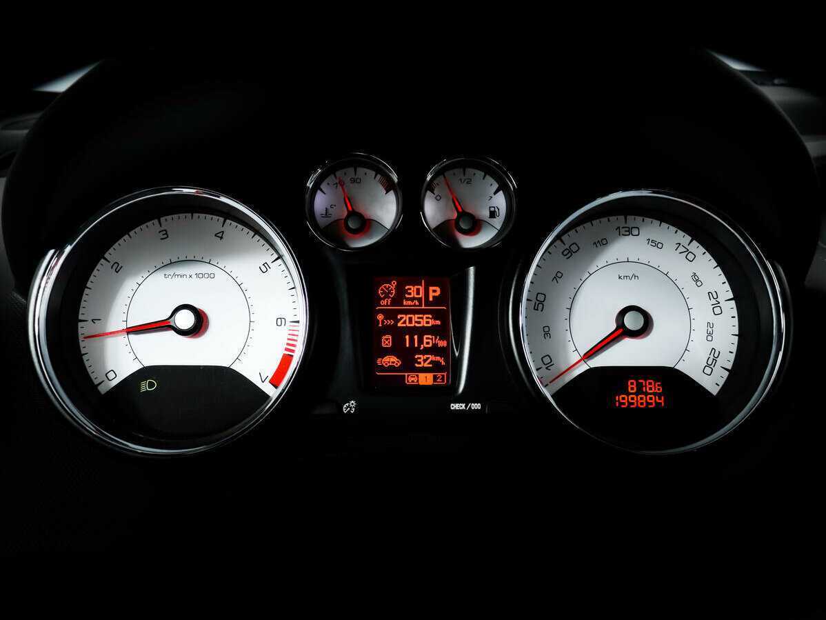 Peugeot 308 с пробегом — 2012 год. Фото: #9