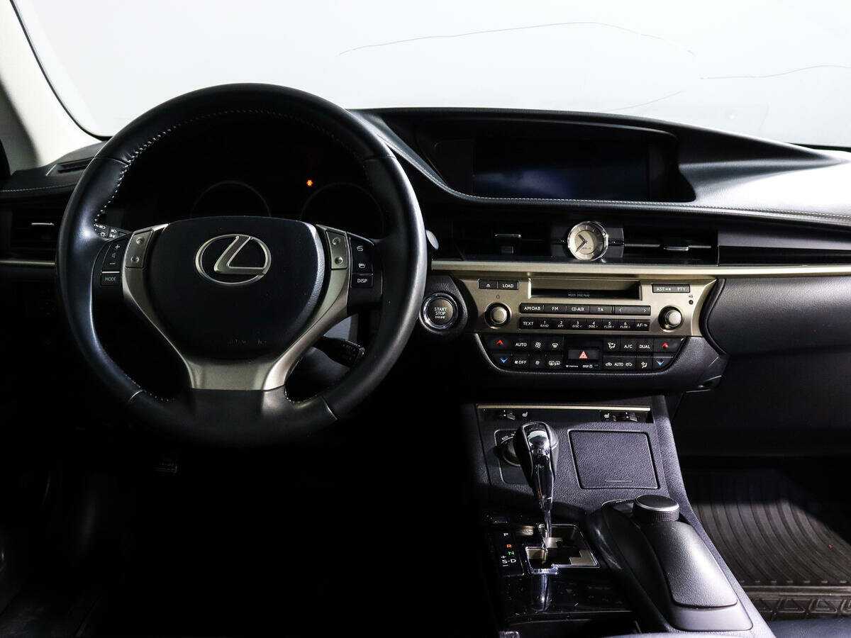 Lexus ES с пробегом — 2014 год. Фото: #9