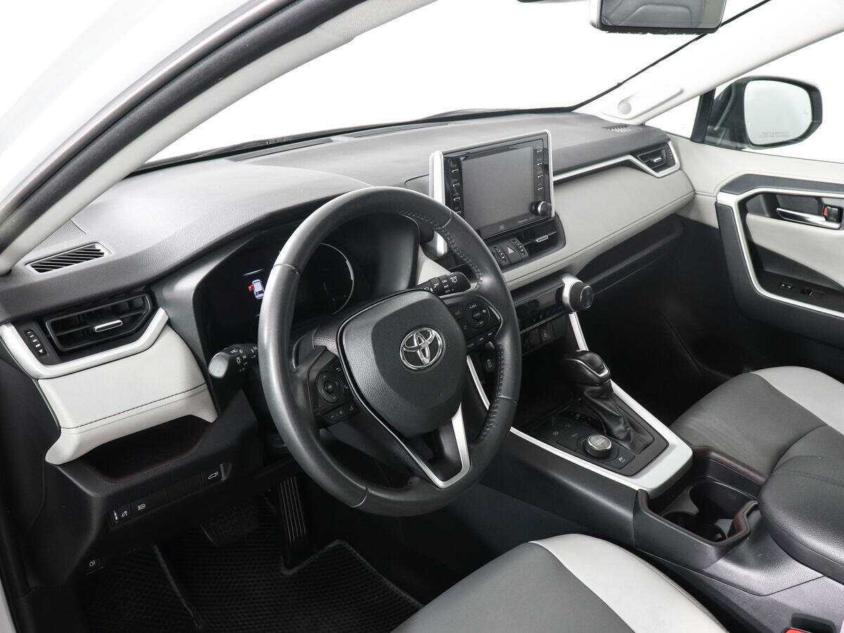 Toyota RAV4 с пробегом — 2019 год. Фото: #8
