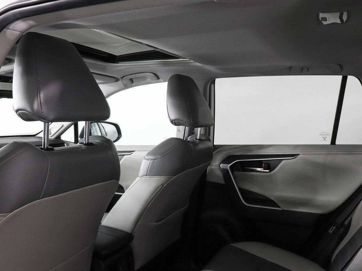 Toyota RAV4 с пробегом — 2019 год. Фото: #11