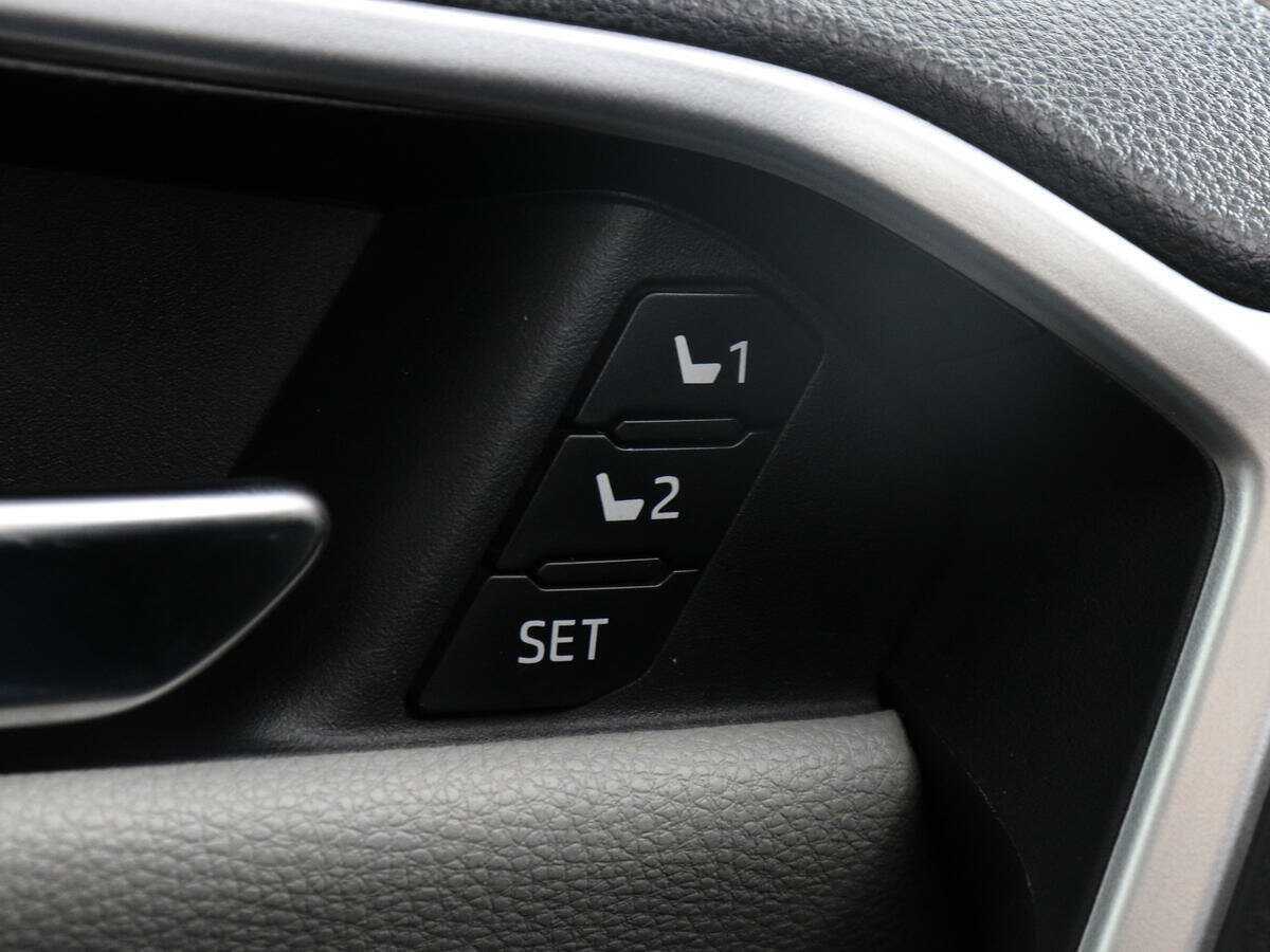 Toyota RAV4 с пробегом — 2019 год. Фото: #15