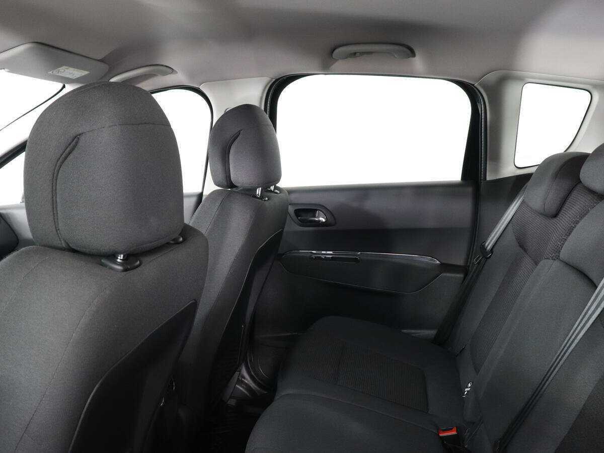 Peugeot 3008 с пробегом — 2016 год. Фото: #12