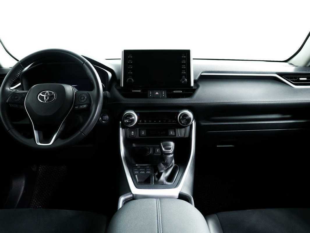 Toyota RAV4 с пробегом — 2021 год. Фото: #10