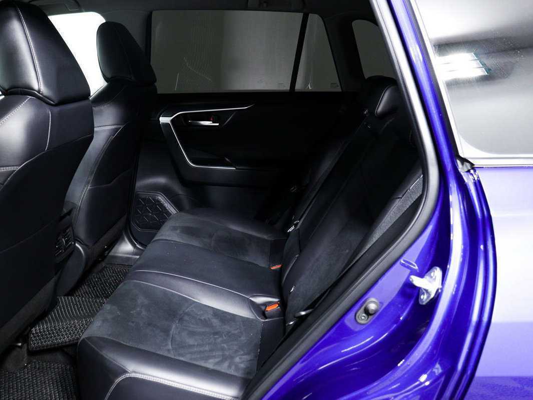 Toyota RAV4 с пробегом — 2021 год. Фото: #11