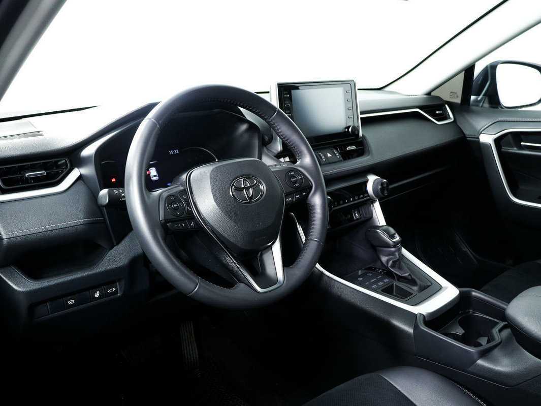Toyota RAV4 с пробегом — 2021 год. Фото: #12