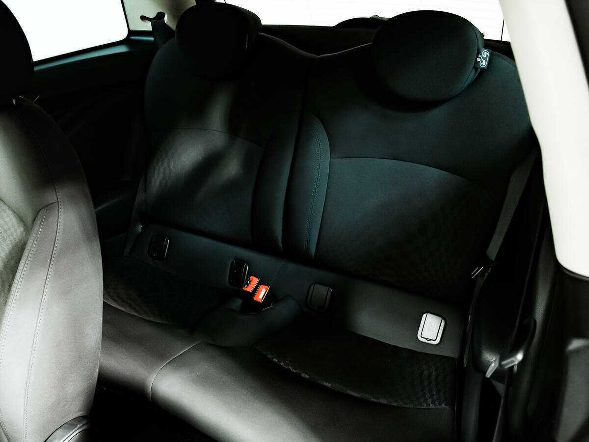 Mini Hatch с пробегом — 2011 год. Фото: #11