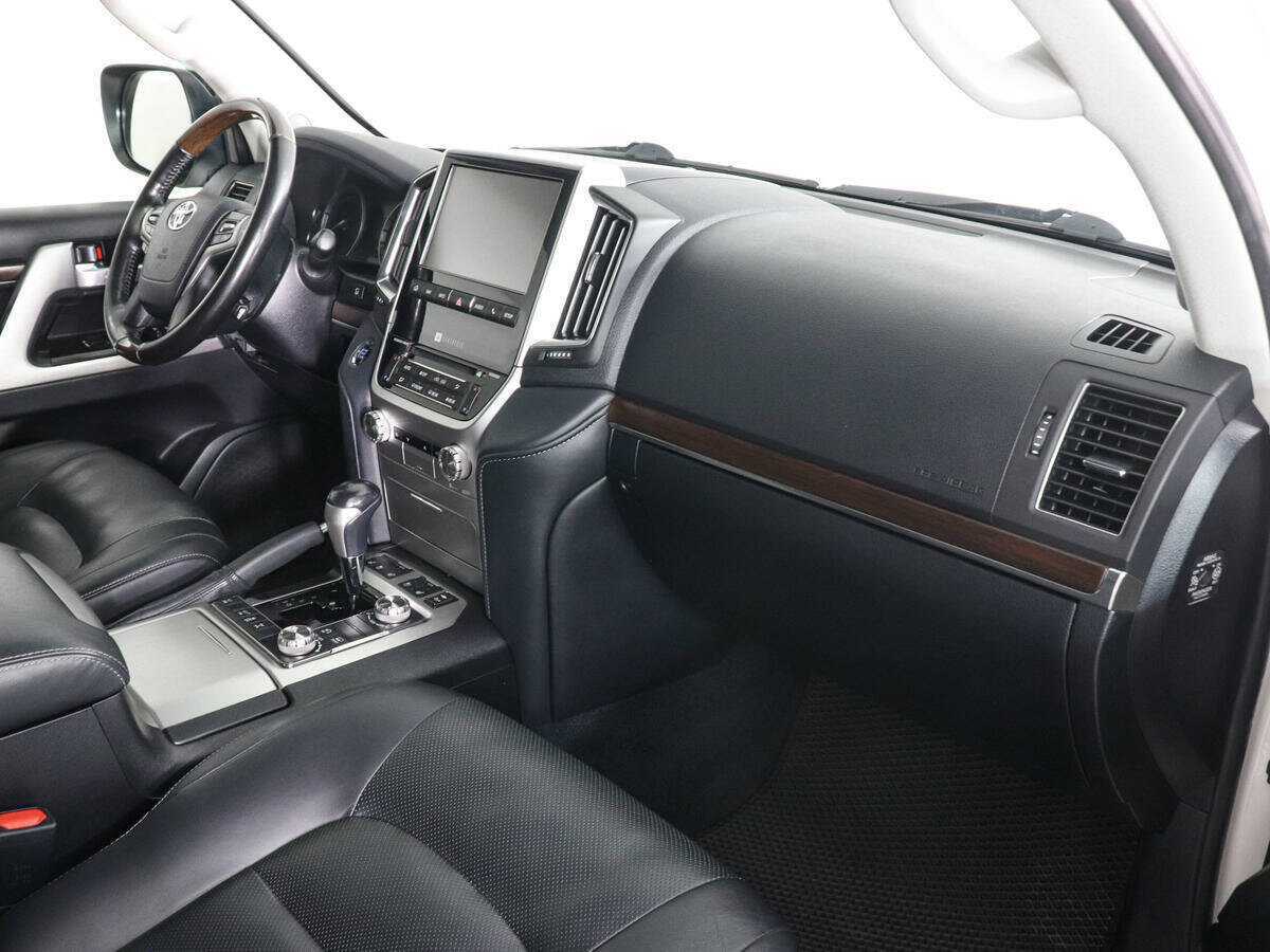 Toyota Land Cruiser с пробегом — 2018 год. Фото: #9