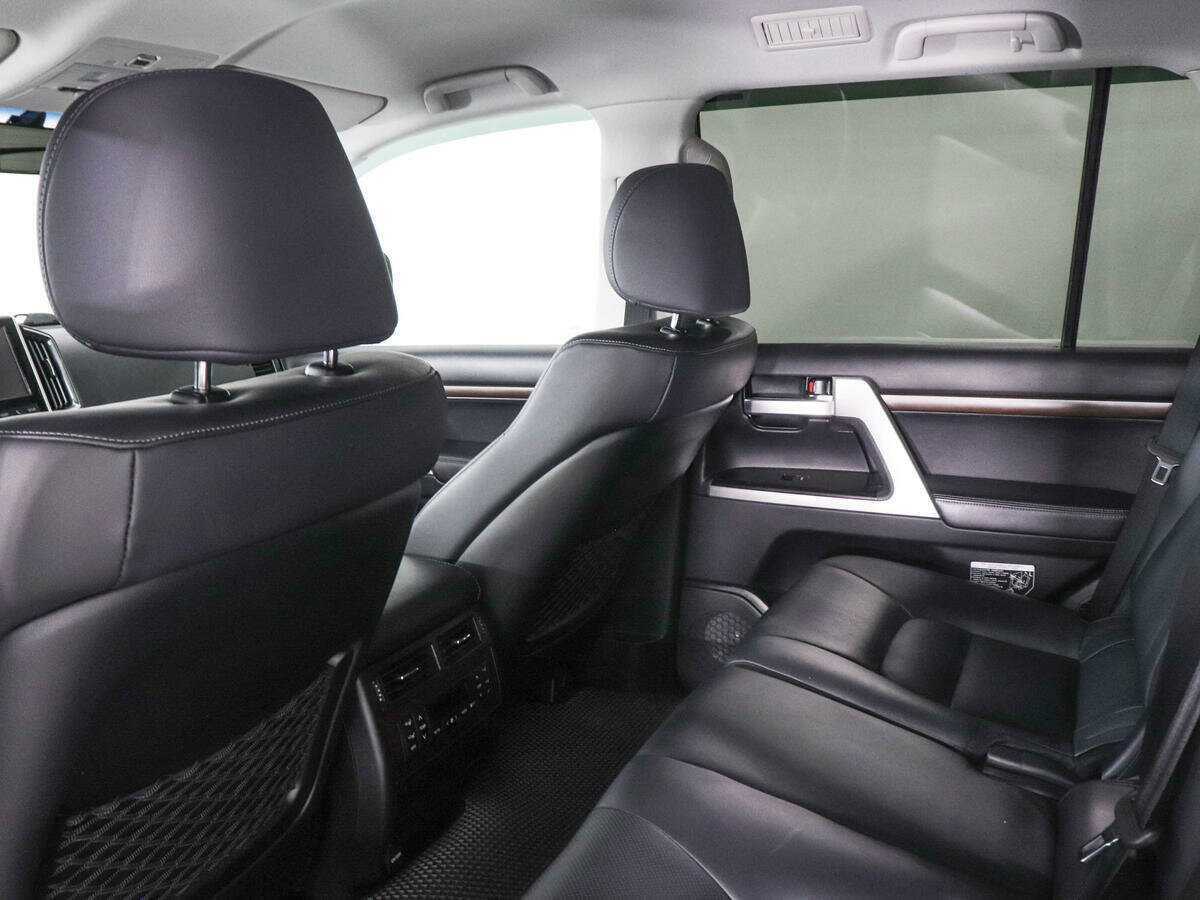 Toyota Land Cruiser с пробегом — 2018 год. Фото: #11