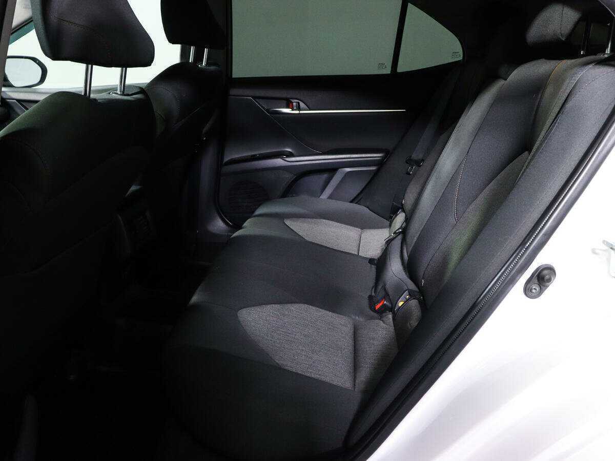 Toyota Camry с пробегом — 2020 год. Фото: #7