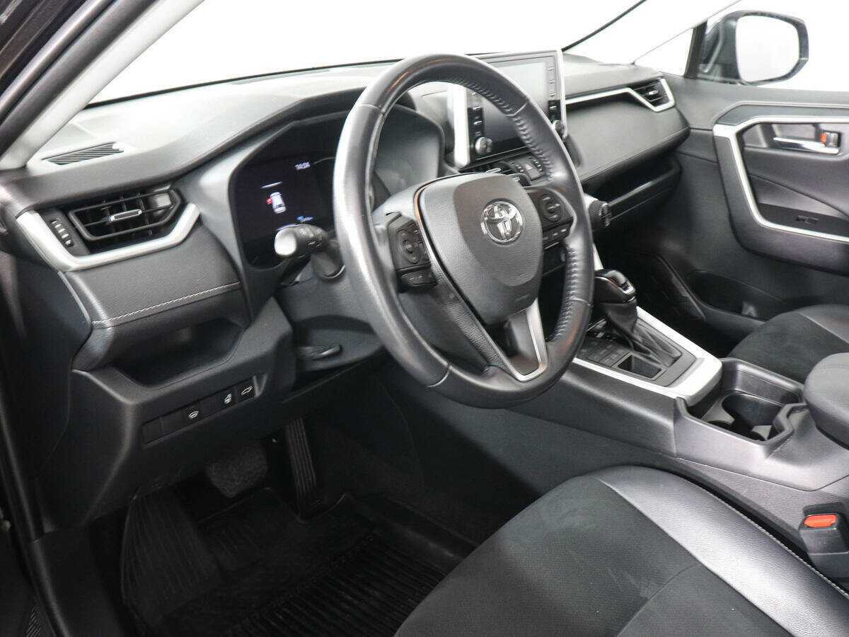 Toyota RAV4 с пробегом — 2022 год. Фото: #8