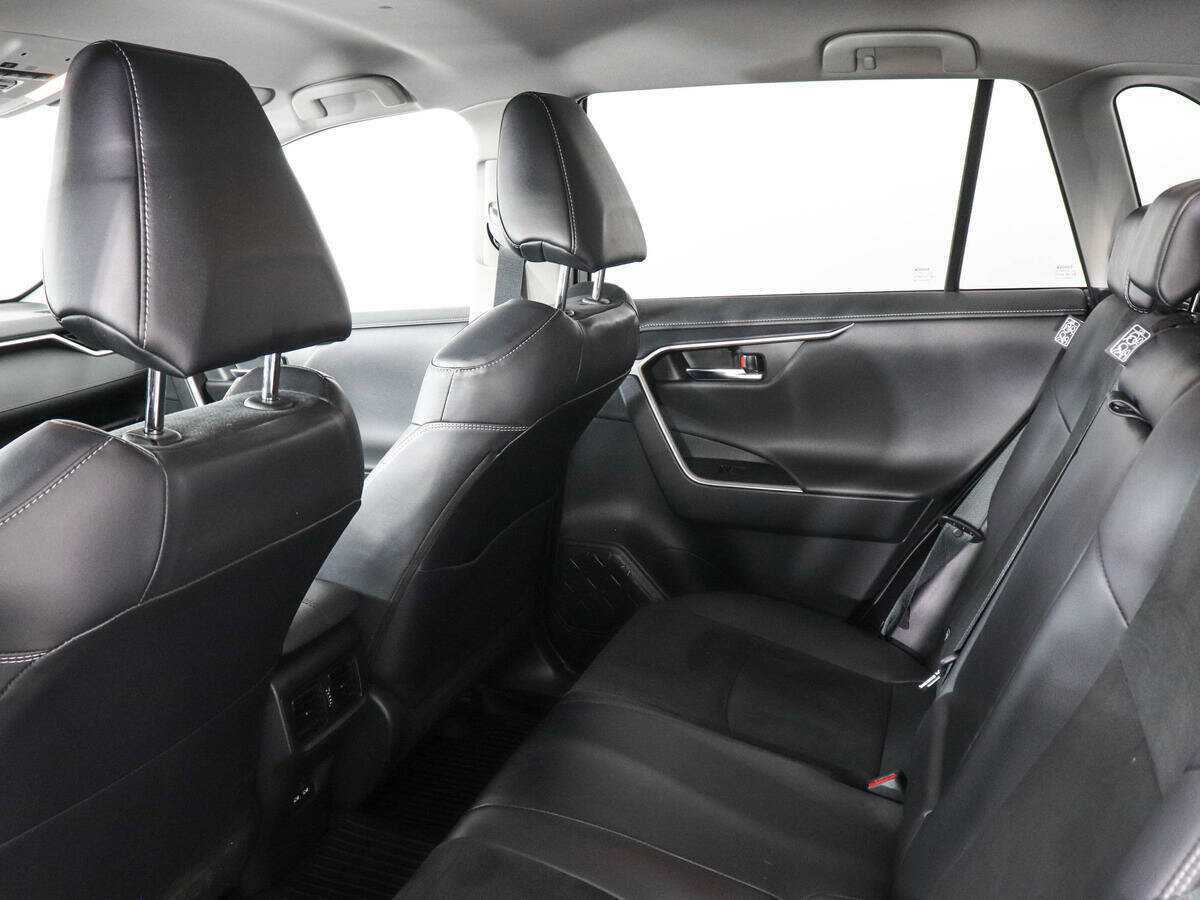 Toyota RAV4 с пробегом — 2022 год. Фото: #11