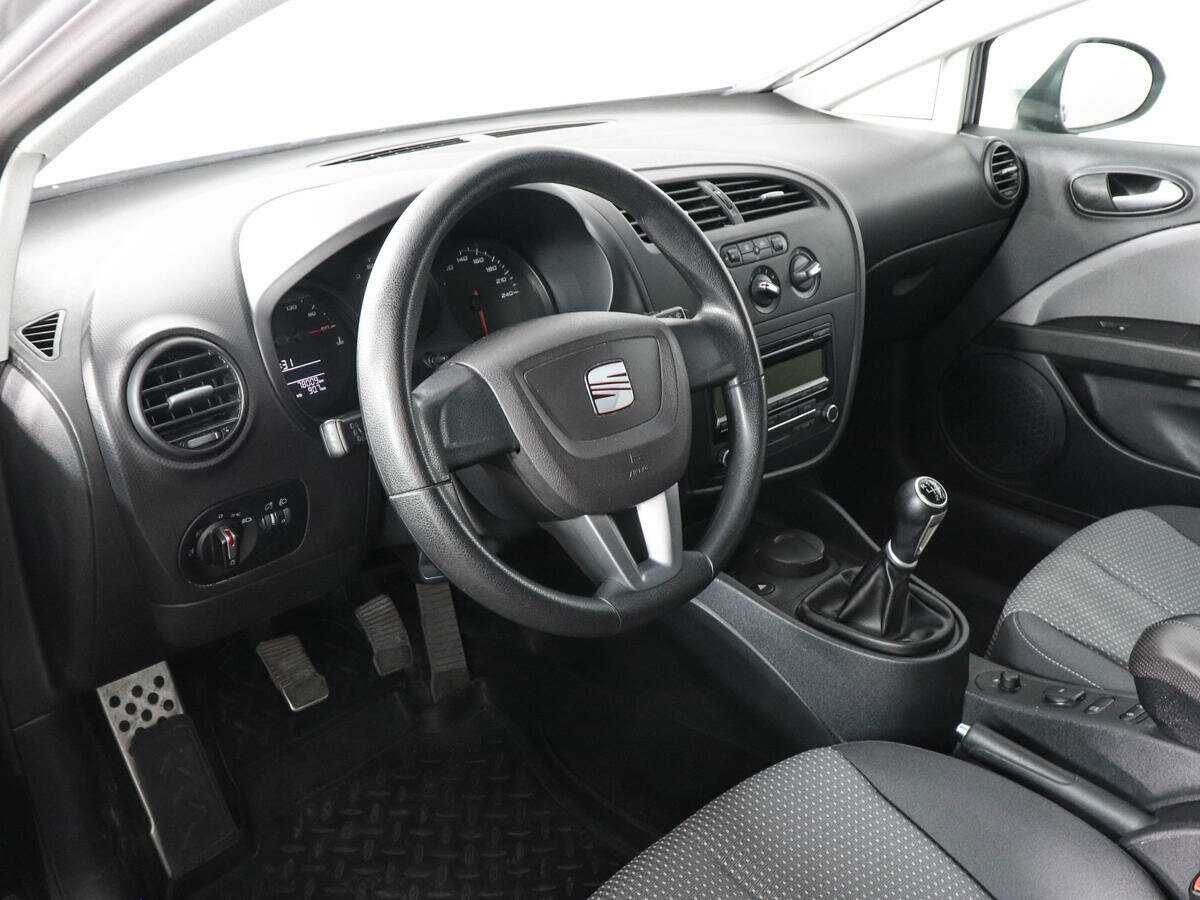 SEAT Leon с пробегом — 2011 год. Фото: #6